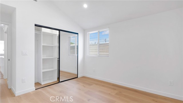 318 N Catalina, Burbank CA: https://media.crmls.org/medias/c1e09a0e-d16b-4c28-b37f-b91785cb614f.jpg