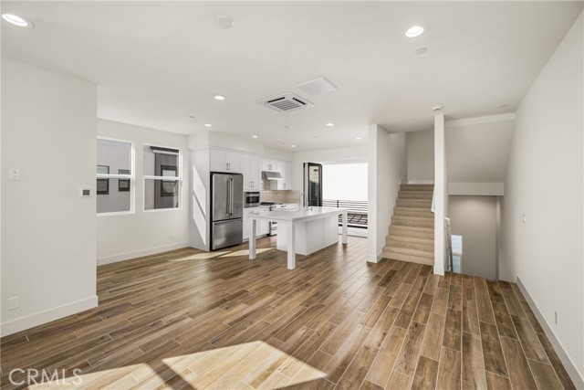 Detail Gallery Image 9 of 27 For 19031 Main St #101, Huntington Beach,  CA 92648 - 2 Beds | 2/1 Baths