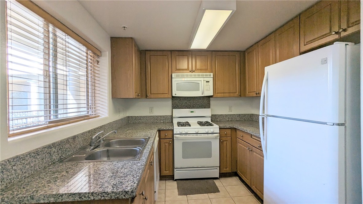 Detail Gallery Image 6 of 14 For 200 N 5th St #309,  Alhambra,  CA 91801 - 2 Beds | 2 Baths