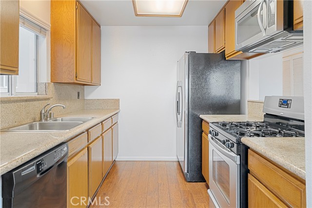 Detail Gallery Image 9 of 23 For 726 5th St, Hermosa Beach,  CA 90254 - – Beds | – Baths