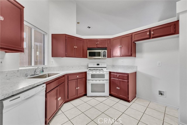 Detail Gallery Image 6 of 19 For 9369 Dragon Tree, Hesperia,  CA 92344 - 4 Beds | 2 Baths