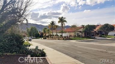 Detail Gallery Image 9 of 11 For 23951 Creekwood Dr, Moreno Valley,  CA 92557 - 3 Beds | 2 Baths