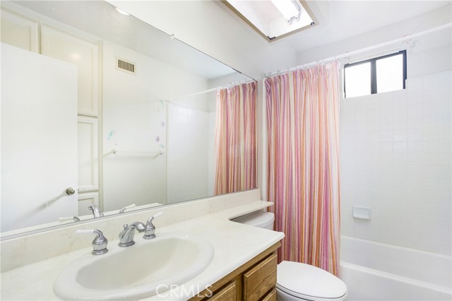 Detail Gallery Image 21 of 33 For 224 17th St, Huntington Beach,  CA 92648 - 4 Beds | 2/1 Baths