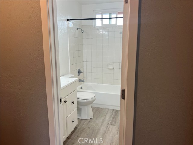 Detail Gallery Image 11 of 13 For 136 W 53rd St a,  Long Beach,  CA 90805 - 2 Beds | 1/1 Baths