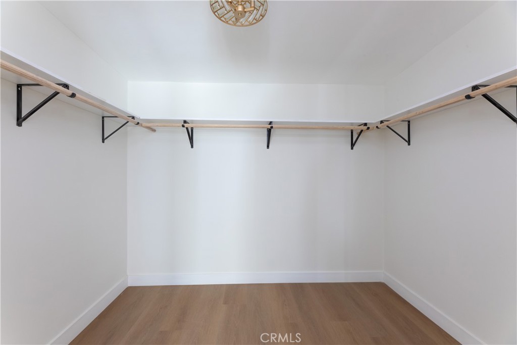 https://media.crmls.org/medias/c1e5800e-2d1a-41d0-81b3-42eb9501928b.jpg?preset=X-Large