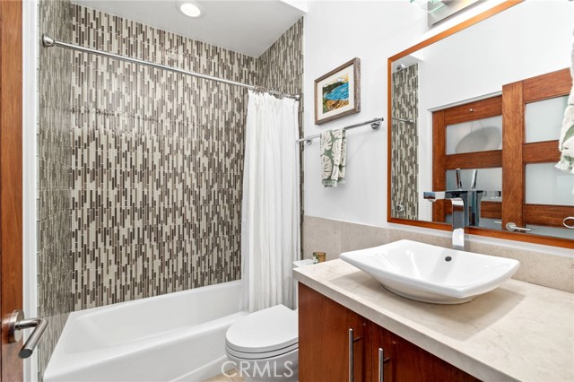 Detail Gallery Image 25 of 35 For 36 15th St, Hermosa Beach,  CA 90254 - 4 Beds | 4 Baths
