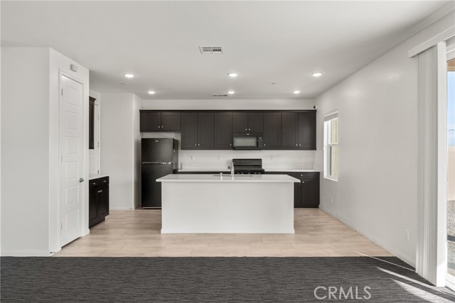 Detail Gallery Image 9 of 46 For 4011 Elderberry, Lake Elsinore,  CA 92530 - 4 Beds | 2/1 Baths