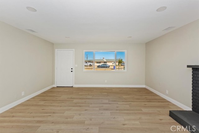 Detail Gallery Image 4 of 21 For 22161 Kayenta Rd, Apple Valley,  CA 92308 - 3 Beds | 2 Baths