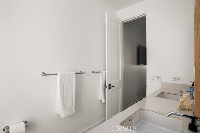 Detail Gallery Image 46 of 65 For 400 40th Street, Newport Beach,  CA 92663 - 7 Beds | 6/2 Baths