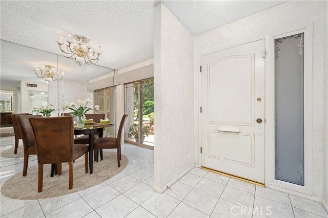 Detail Gallery Image 5 of 40 For 652 via Zapata, Riverside,  CA 92507 - 3 Beds | 2/1 Baths