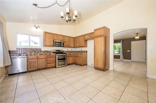 Detail Gallery Image 6 of 15 For 12502 Fern Ave, Chino,  CA 91710 - 3 Beds | 2 Baths