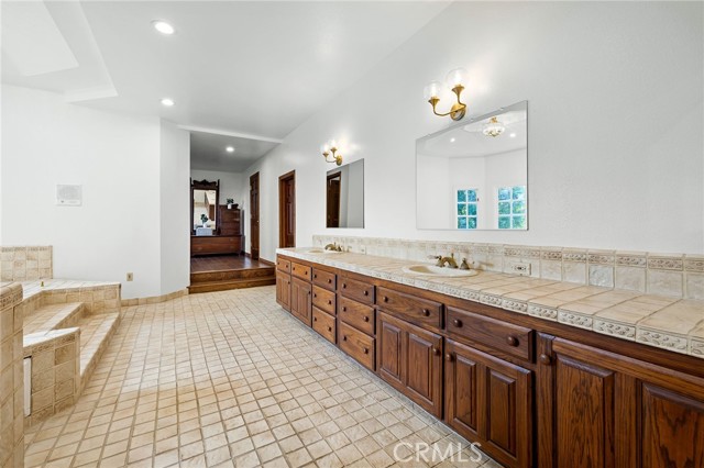 533 E Sierra Madre Avenue, Glendora CA: https://media.crmls.org/medias/c1ea0fd4-0124-4f38-9da5-242e2f78dc66.jpg