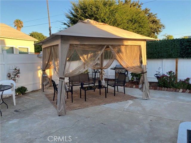 5214 Golden Avenue, Riverside CA: https://media.crmls.org/medias/c1ea6414-611e-4488-8933-6050ca2a0032.jpg