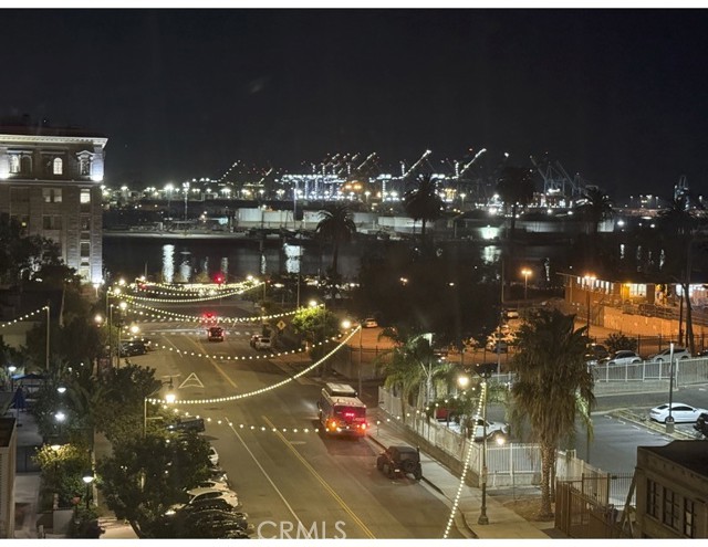 285 W 6th Street, San Pedro CA: https://media.crmls.org/medias/c1ea9b07-3fad-425d-b0ae-a1b1cb14d636.jpg