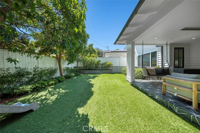 Detail Gallery Image 10 of 75 For 676 18th St, Manhattan Beach,  CA 90266 - 6 Beds | 6/2 Baths