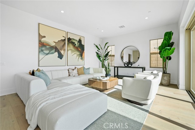 123 Oakstone, Irvine CA: https://media.crmls.org/medias/c1eb9359-3ece-48d6-9c09-12283b1d2d17.jpg