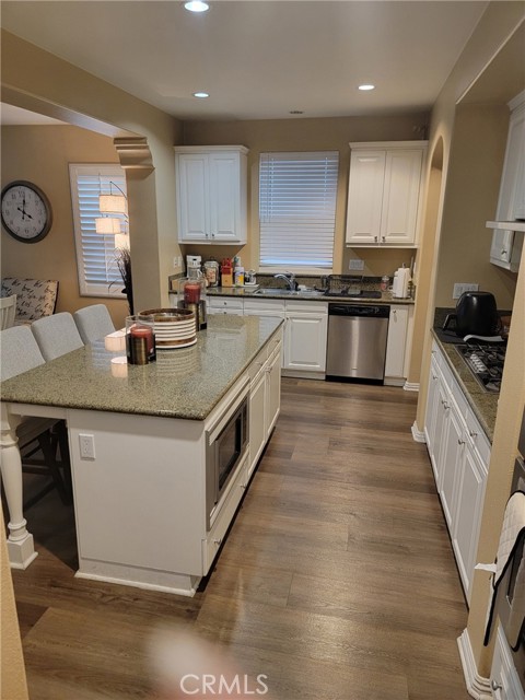 Detail Gallery Image 6 of 33 For 3103 S Hampton Way, Ontario,  CA 91761 - 4 Beds | 4/1 Baths