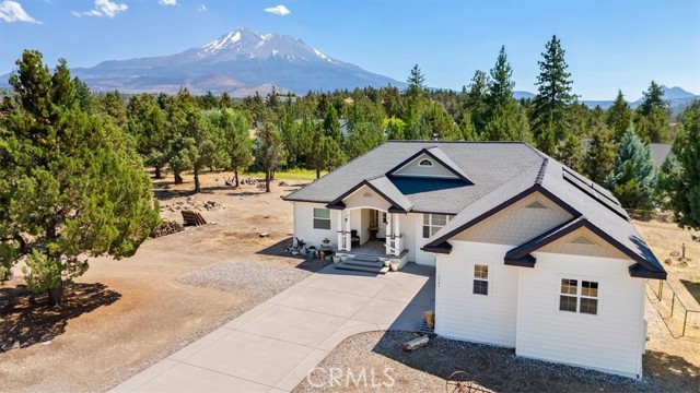 Detail Gallery Image 1 of 31 For 5541 Lake Shastina Dr, Weed,  CA 96094 - 3 Beds | 2 Baths