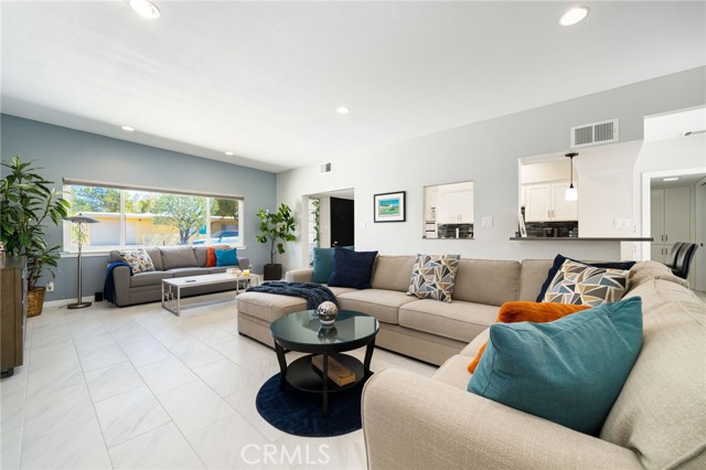 46125 Burroweed Ln., Palm Desert CA: https://media.crmls.org/medias/c1ec43fe-563e-48e4-aefb-bffee6b2156f.jpg