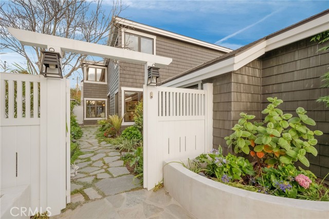 1704 Poinsettia, Manhattan Beach, California 90266, 4 Bedrooms Bedrooms, ,3 BathroomsBathrooms,Residential,For Sale,Poinsettia,SB26093212