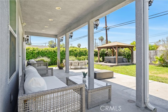 6475 Randi Avenue, Woodland Hills CA: https://media.crmls.org/medias/c1ec7801-f386-448a-a571-c7c49c87648c.jpg