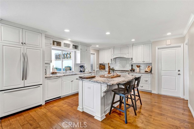 Image 7 of 60 For 20012 Mural Circle