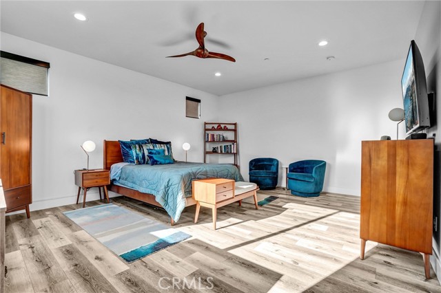 Detail Gallery Image 13 of 29 For 221 Attica, Long Beach,  CA 90803 - 5 Beds | 4 Baths