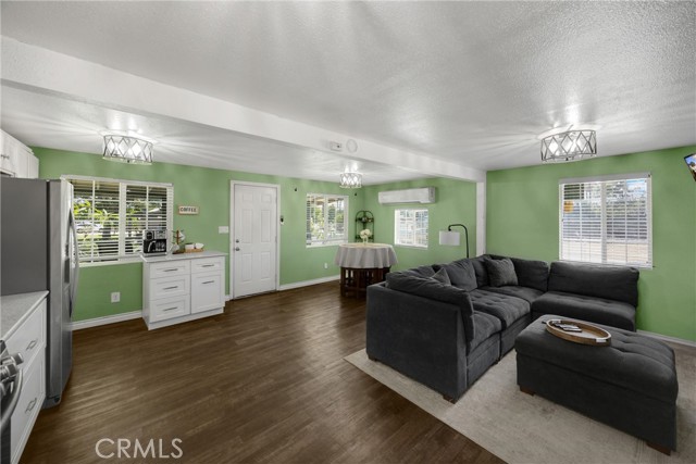 1003 Stevenson Street, Colton CA: https://media.crmls.org/medias/c1eeda88-8ca5-4a17-9368-339c9b926781.jpg