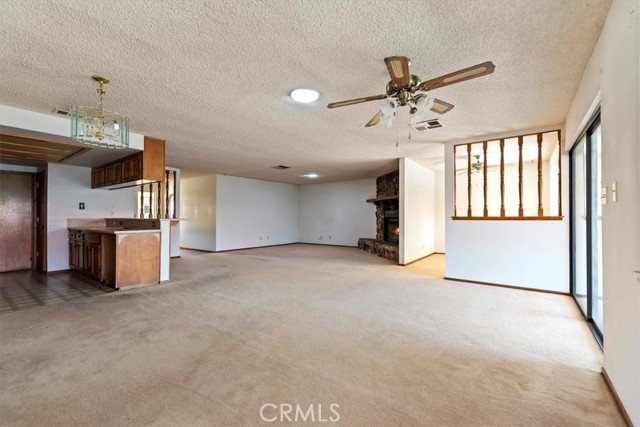 12690 Augusta Way, Victorville CA: https://media.crmls.org/medias/c1ef793a-f72c-4f4d-8a57-0ec0dd2b486d.jpg