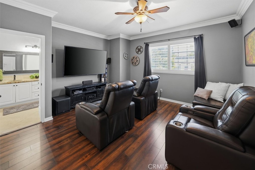 https://media.crmls.org/medias/c1efb03f-03e2-4691-8fe7-1b5538e8082c.jpg?preset=X-Large