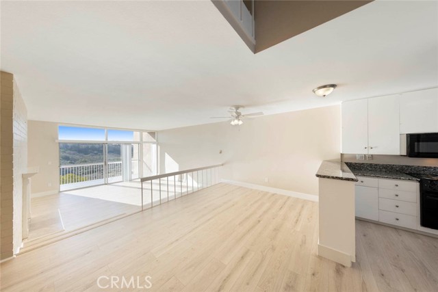 Detail Gallery Image 9 of 24 For 757 Domingo #D,  Newport Beach,  CA 92660 - 2 Beds | 2 Baths