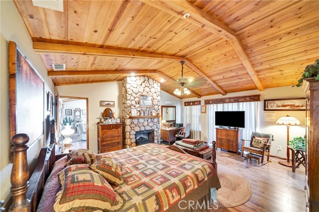 11720 Honeybee Lane, Juniper Hills CA: https://media.crmls.org/medias/c1f25d85-f8ea-46e3-aa3d-ed1a3eccedba.jpg
