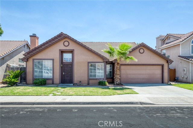 Detail Gallery Image 1 of 1 For 252 W Bedford Ave, Clovis,  CA 93611 - 3 Beds | 2 Baths