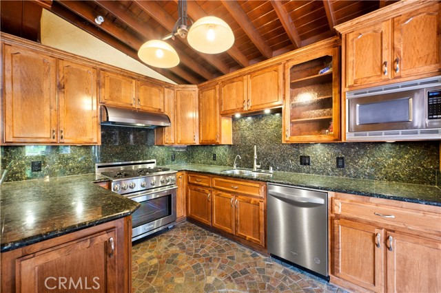 Detail Gallery Image 21 of 28 For 5206 E Crescent Dr, Anaheim,  CA 92807 - 5 Beds | 3/2 Baths