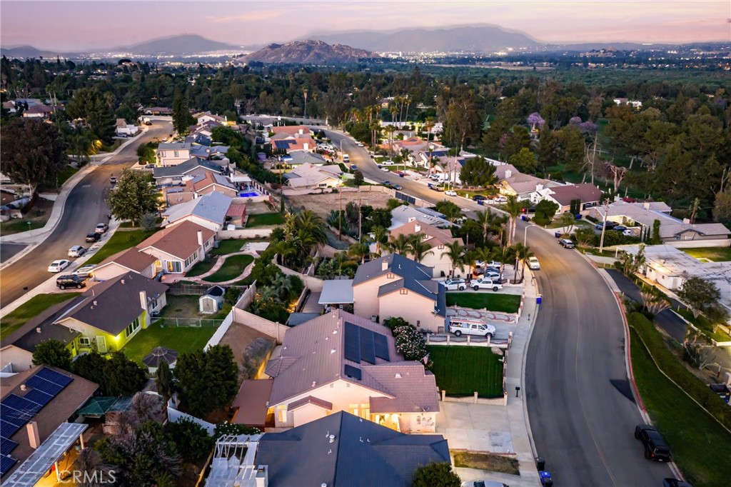 https://media.crmls.org/medias/c1f35a97-6863-4428-90d8-f54975481f13.jpg?preset=X-Large