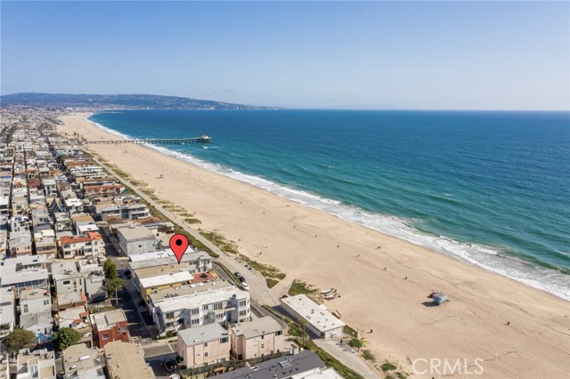 2208 The Strand, Manhattan Beach CA: https://media.crmls.org/medias/c1f3e36e-2414-46e8-a0aa-69010eba726f.jpg