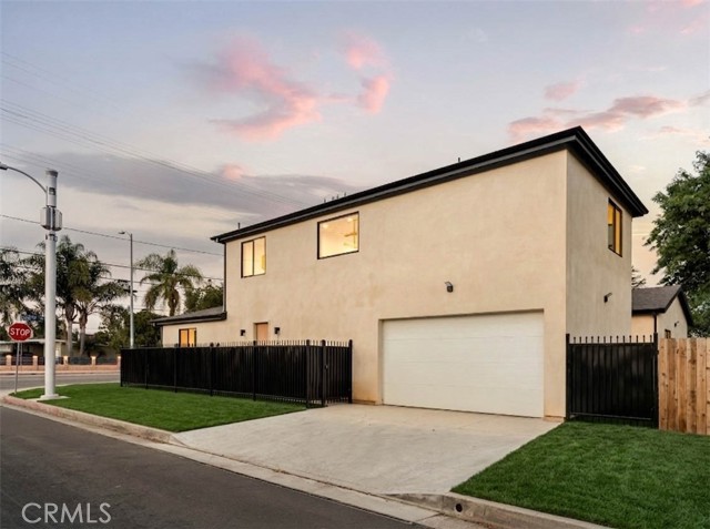 Detail Gallery Image 2 of 28 For 17852 Saticoy St, Reseda,  CA 91335 - – Beds | – Baths