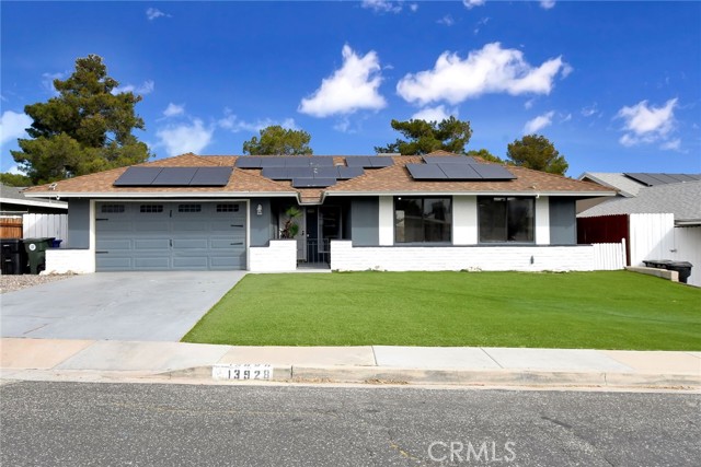 Detail Gallery Image 2 of 54 For 13928 Burning Tree, Victorville,  CA 92395 - 4 Beds | 2 Baths