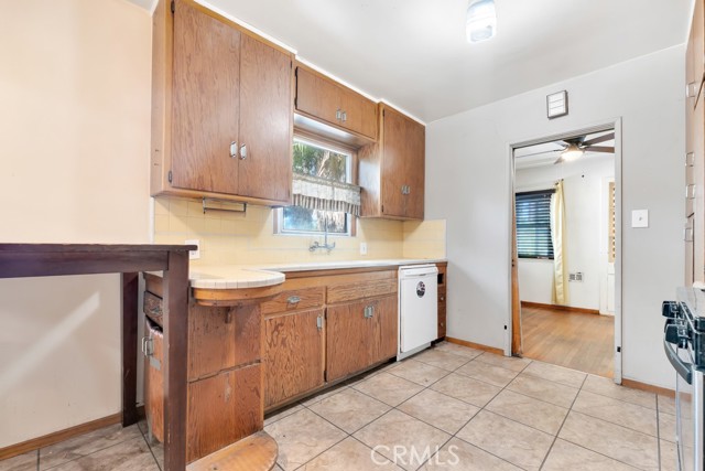 Detail Gallery Image 11 of 35 For 7725 Owensmouth, Canoga Park,  CA 91304 - 3 Beds | 2 Baths