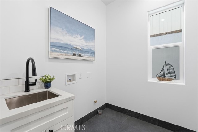 Detail Gallery Image 38 of 41 For 617 N Irena Ave a,  Redondo Beach,  CA 90277 - 4 Beds | 3/1 Baths