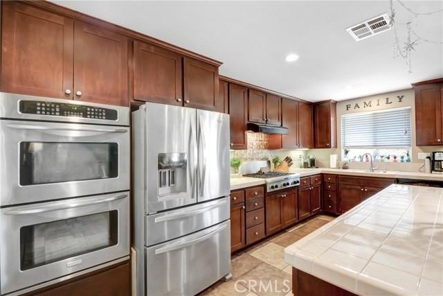 Detail Gallery Image 13 of 36 For 34440 Fawn Ridge Pl, Yucaipa,  CA 92399 - 5 Beds | 3 Baths