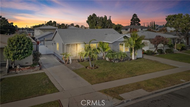 Detail Gallery Image 2 of 48 For 15905 La Salle Ave, Gardena,  CA 90247 - 4 Beds | 3 Baths