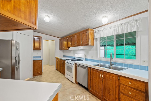 Detail Gallery Image 9 of 16 For 123 Henshaw #406,  Chico,  CA 95973 - 3 Beds | 2 Baths