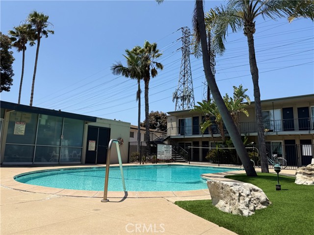 620 Illinois Court, El Segundo CA: https://media.crmls.org/medias/c1f8f384-0f0f-41d8-af20-d9e7cf883aaa.jpg