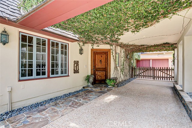 2917 N Poinsettia Avenue, Manhattan Beach CA: https://media.crmls.org/medias/c1f93a58-beaa-4354-8092-bed4275b8dbc.jpg