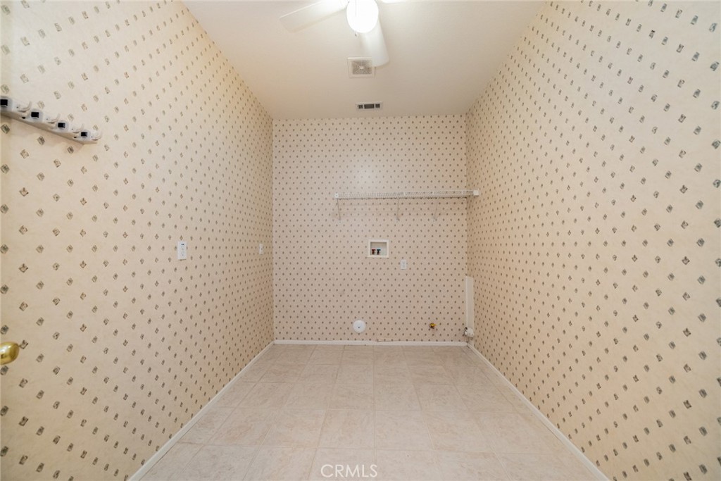 https://media.crmls.org/medias/c1f974c2-b1dd-4e88-9637-e4c8e7f79133.jpg?preset=X-Large