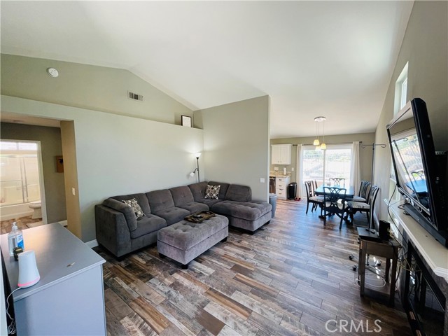 Detail Gallery Image 4 of 38 For 31926 Calle Novelda, Temecula,  CA 92592 - 3 Beds | 2 Baths