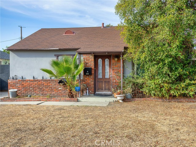 Detail Gallery Image 1 of 29 For 2215 N Brighton St, Burbank,  CA 91504 - 2 Beds | 1 Baths