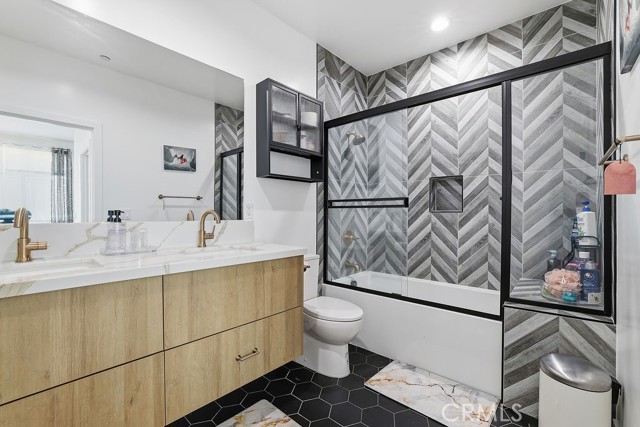 Detail Gallery Image 12 of 32 For 6511 N Contour Ln, North Hollywood,  CA 91606 - 3 Beds | 3/1 Baths