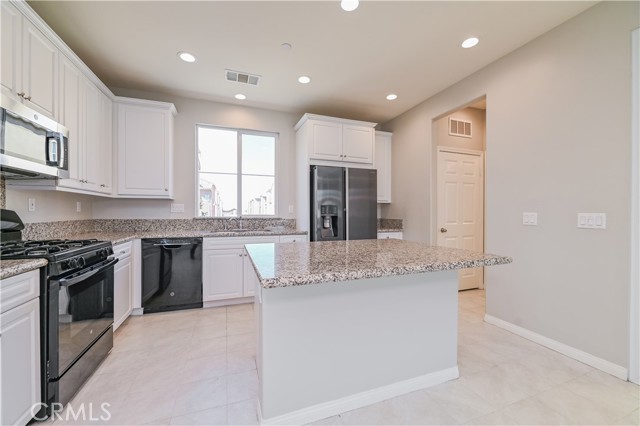 Detail Gallery Image 11 of 28 For 2882 Cedar Ln, Pomona,  CA 91767 - 3 Beds | 2/2 Baths